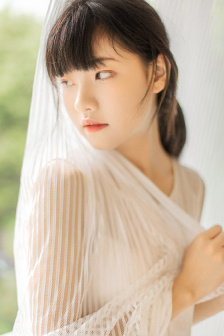 娇妻跪趴高撅肥臀出白浆
